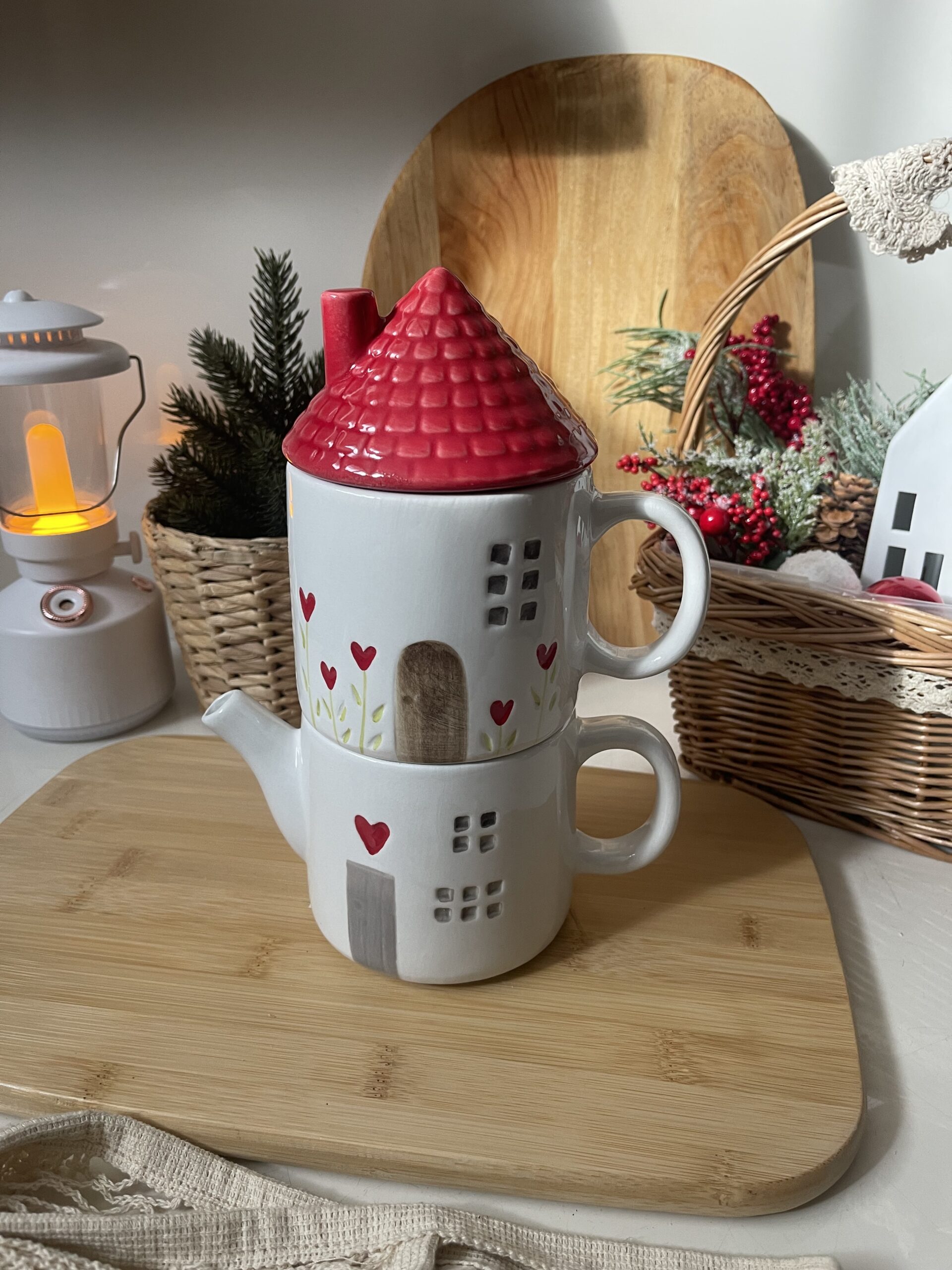 IMG_8379 قوری و ماگ طرح کلبه کریسمس - Image 1